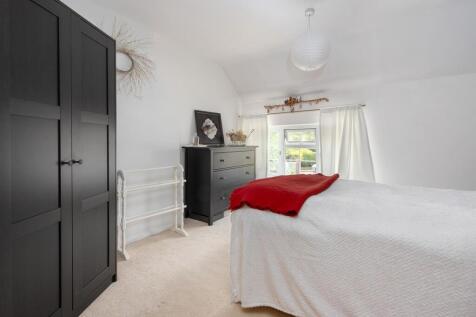 7 Spring Road, Barnacle