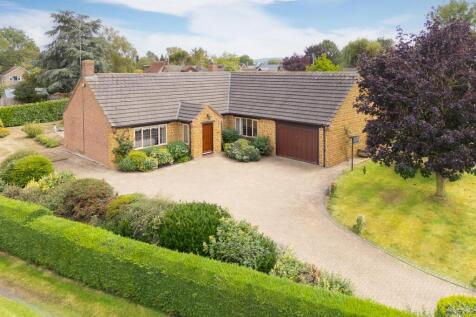 Home Close, Broadwell (1).jpg