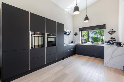 A19 - Brixton, Reeves House - 250618