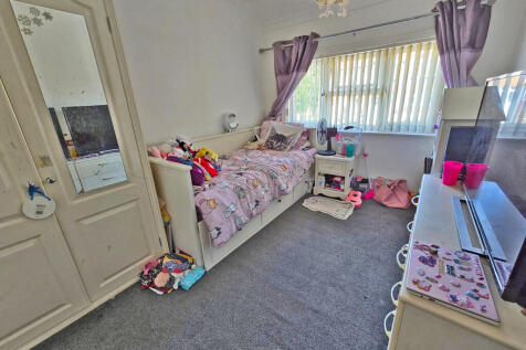 Second bedroom (1...