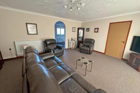 SPACIOUS LOUNGE