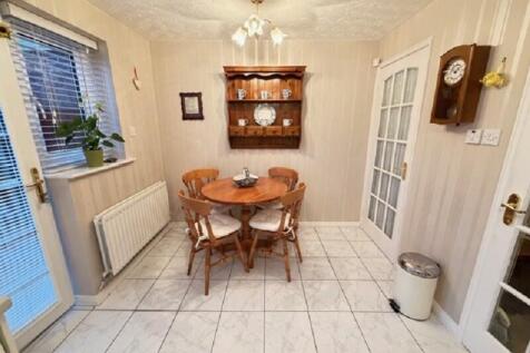 Dining / Kitchen Area