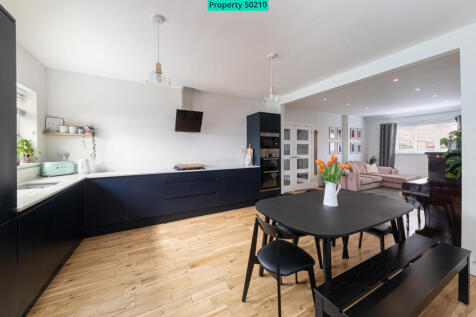 Open Plan Kitchen / Diner / Lounge