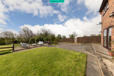 Rear &#39;Upper Deck&#39; Garden