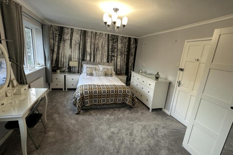 Bedroom 2 - 11&#39;10 x 16&#39;6 (3.61m x 5.03m)