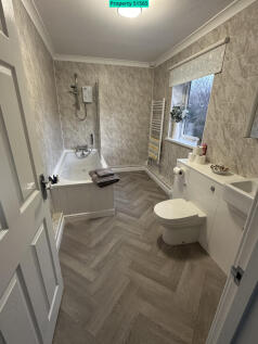 Bedroom 2 En-suite - 6&#39;6 x 11&#39;4 (2m x 3.5m)