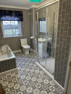 Family Bathroom - 7&#39;3 x 12&#39;6 (2.24m x 3.85m)