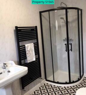 Principal En-suite with power shower