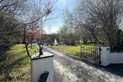 Entrance off private lane