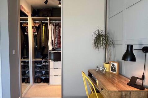 Walk-in dressing area