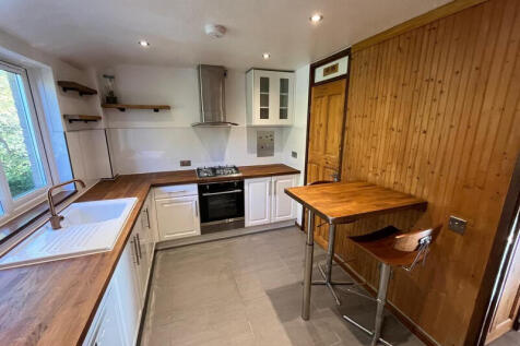 Kitchen &amp; laundry