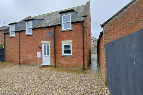 Side access (with gate) rear aspect