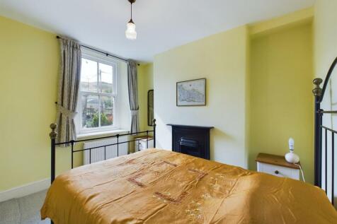 Middle Floor Rear Bedroom