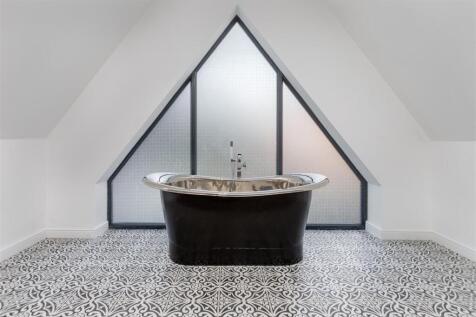 Free-Standing Bath