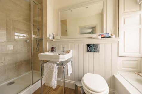 Principal Bedroom En-Suite Shower Room