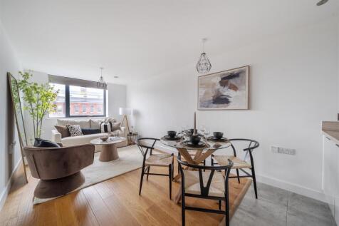 Kitchen/dining/sitting room