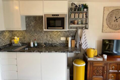 Studio kitchen.jpg