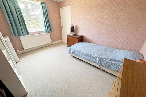 RECEPTION ROOM/BEDROOM 5