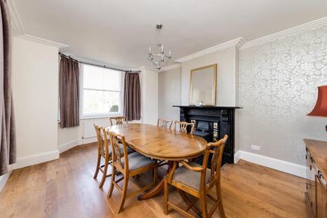 DINING ROOM.jpg