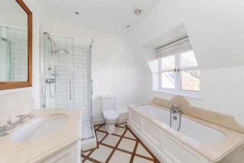 EN SUITE BATHROOM.jpg