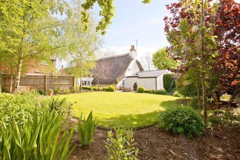 REAR LAWN &amp; PRIVATE GARDENS.jpg