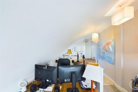 CAM03510G0-PR0208-STILL029.jpg