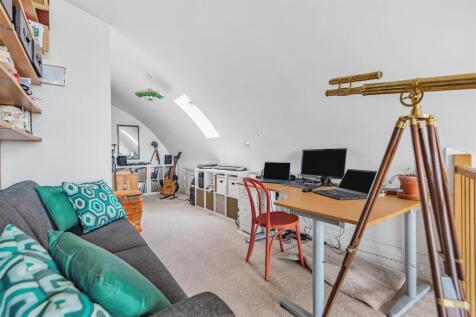 BEDROOM 2.jpg