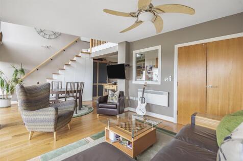 LIVING ROOM.jpg