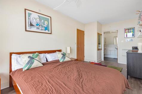 BEDROOM 1.jpg