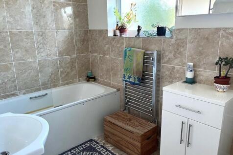 Bathroom (GF)
