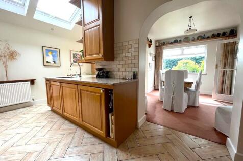 Kitchen &amp; dining