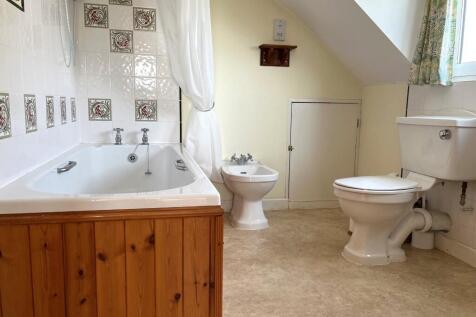 En-suite (bed 1)