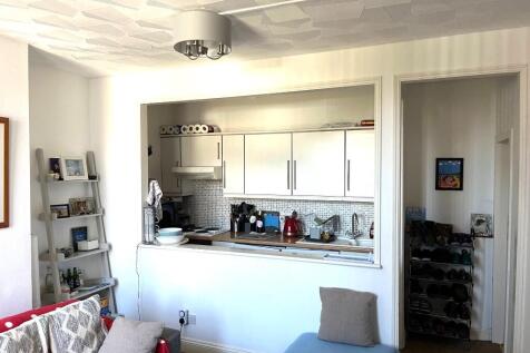 Lounge &amp; kitchen