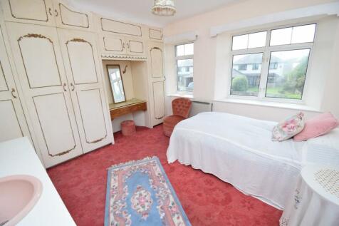 Bedroom 1 (2).JPG