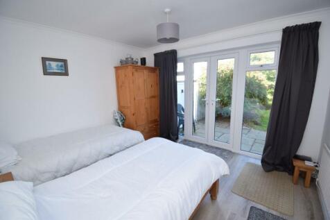 Bedroom 1.JPG