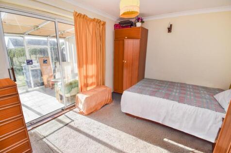 Bedroom 1.jpg
