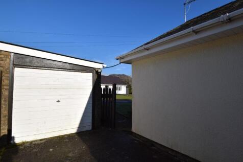 Detached garage.JPG