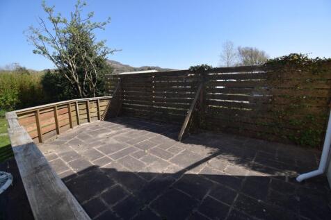 Rear Patio.JPG
