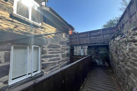 Decked access at rear.JPEG