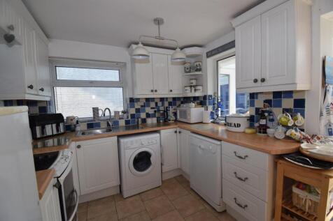 Kitchen 2.JPG