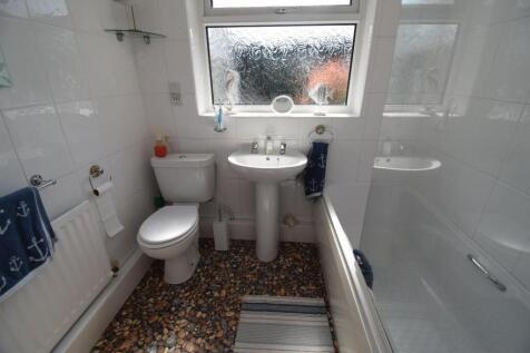 Bathroom 2.JPG