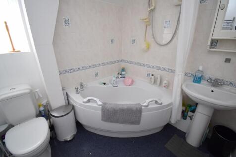 Bathroom.JPG