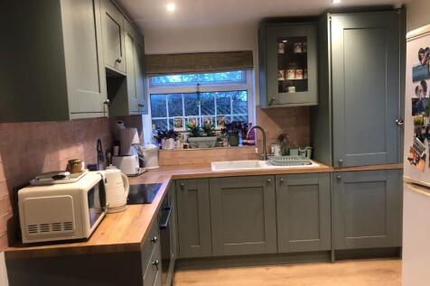 Kitchen 2.jpg