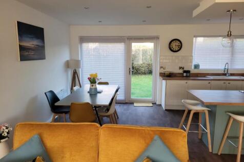 Lounge to Dining.jpg