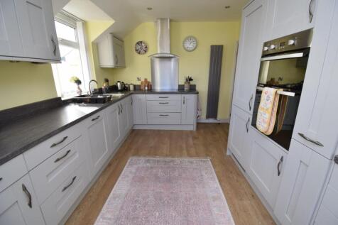 FF Flat - Kitchen (1).JPG