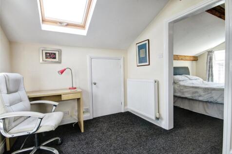 Landing and Bed 4
