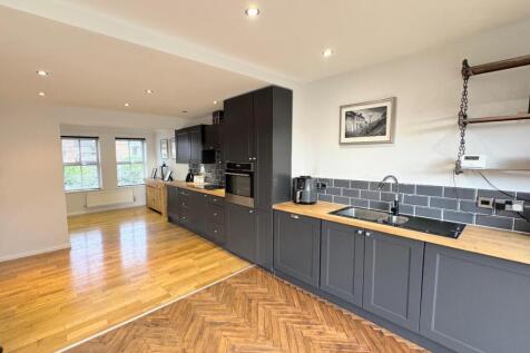 BREAKFAST KITCHEN