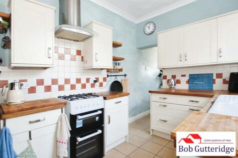 MODERN FITTED KITCHEN