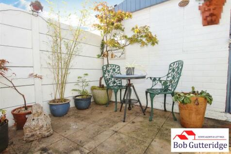 ENCLOSED REAR YARD