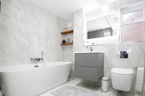 GROUND FLOOR BATHROOM